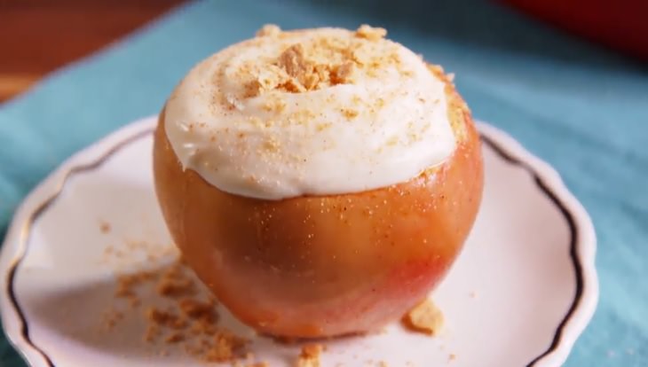 מתכון מפתיע לתפוחי עץ עם מילוי בטעם עוגת גבינה