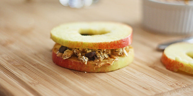 מתכון בריא לסנדוויץ' מתפוח בצורת לב