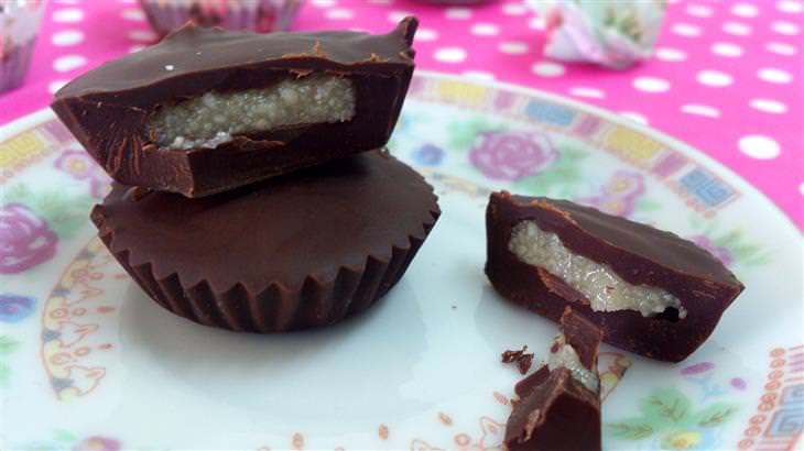 מתכון לחטיפי שוקולד ממולאים מרציפן מהבלוג "Pink Vegan"