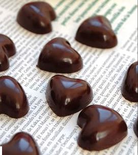 מתכון לשוקולד עם שקדים בצורת לב 