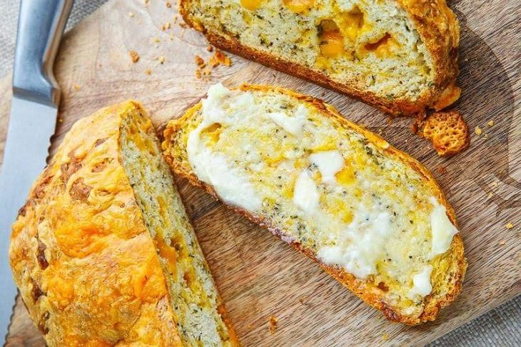מתכון ללחם אירי מושלם עם גבינת צ'דר ורוזמרין