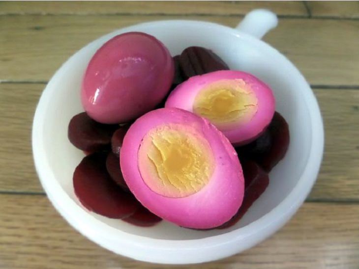 מתכון לביצים קשות ואדומות בתחמיץ